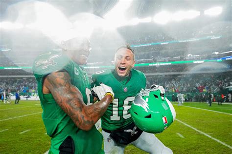 DeVonta Smith calls Britain Covey the light of Eagles WR room.